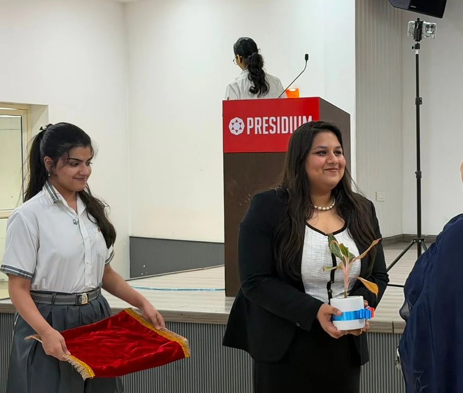 Tanishi Mookerjee honoured at Presidium School